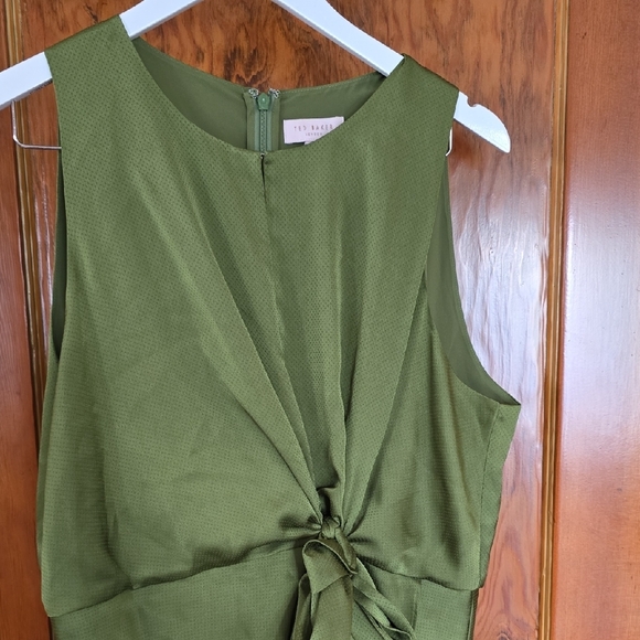 Ted Baker pohshan Keyhole Detail Midi Dress in khaki-Green - Picture 4 of 10